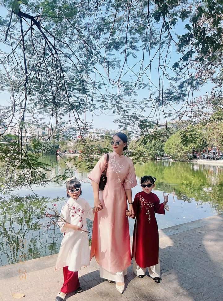 Mom and Daughter Pink Ribbons Matching Ao Dai Set