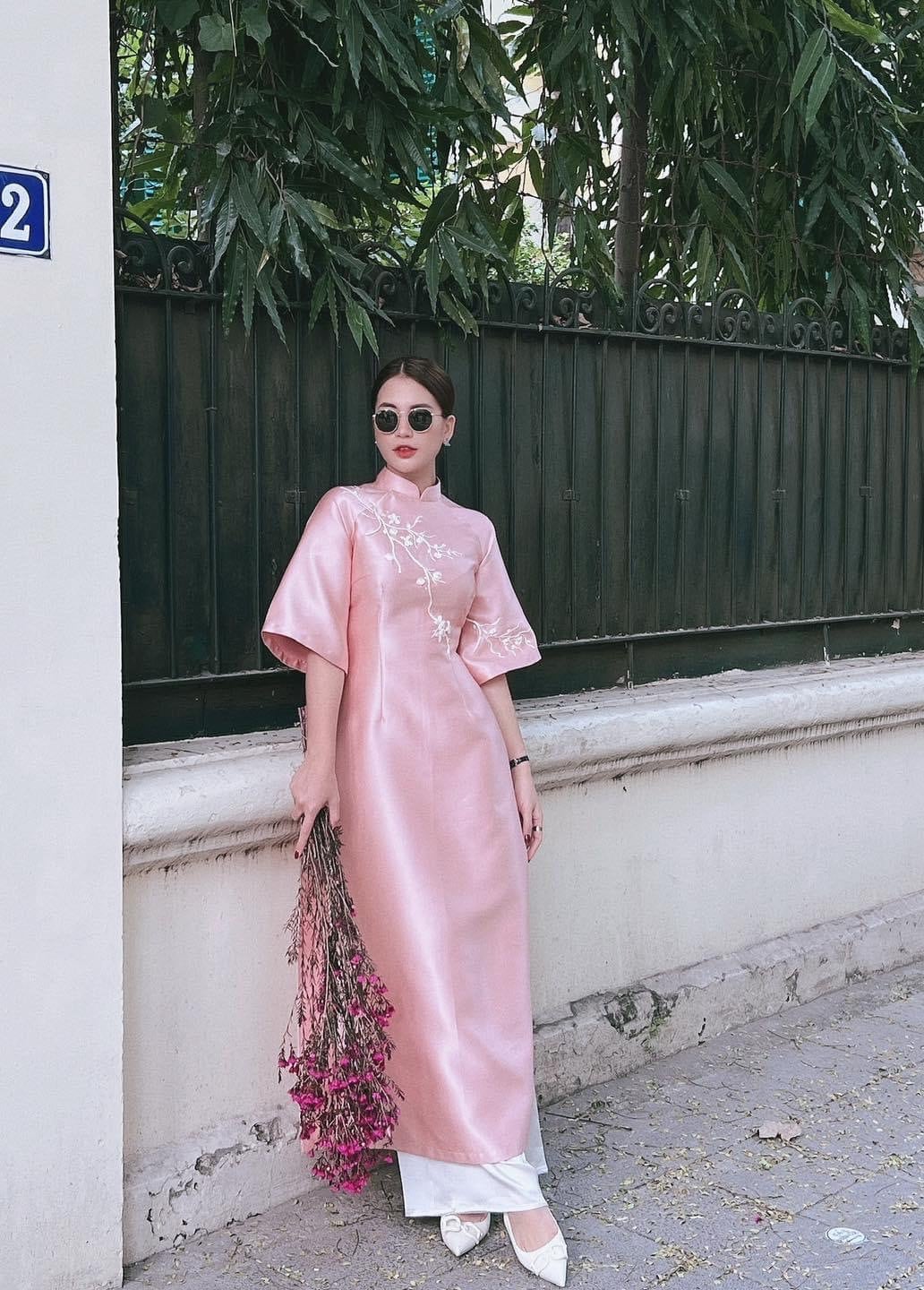 Mom and Daughter Pink Ribbons Matching Ao Dai Set