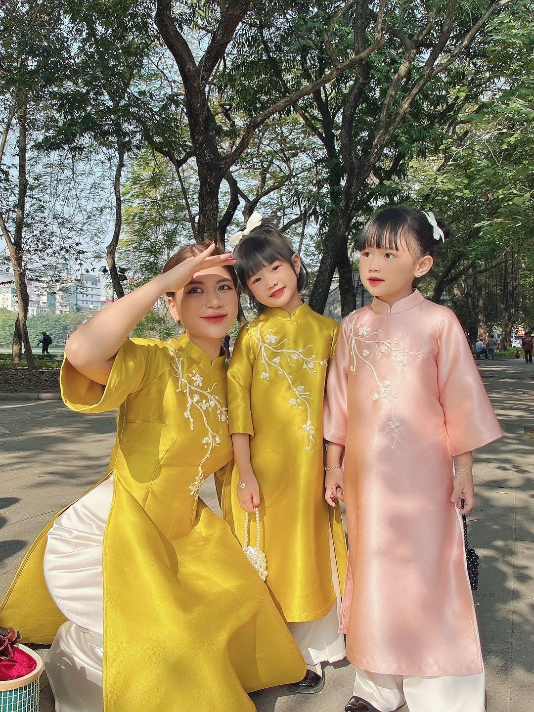 Mom and Daughter Pink Ribbons Matching Ao Dai Set