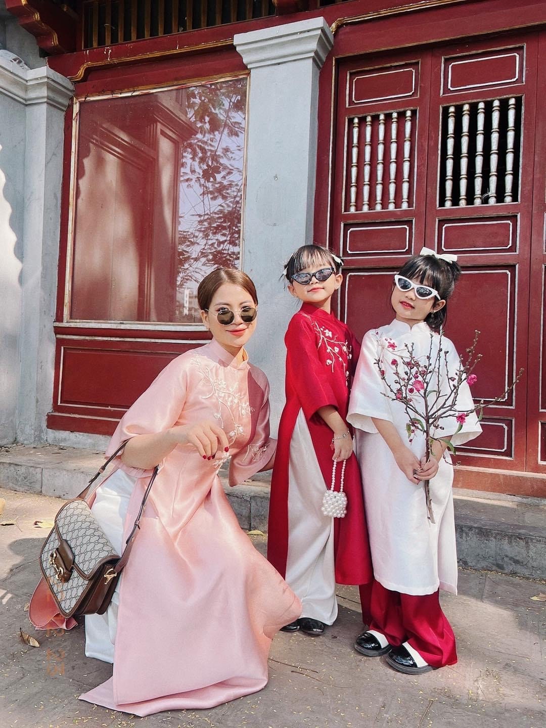 White Taffeta Ribbon Flowers Ao Dai Set