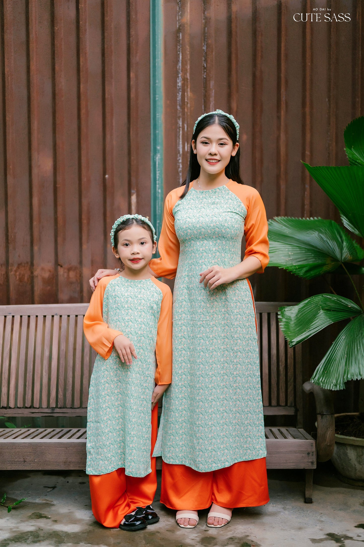 Mom and Daughter Green Hoa Matching Ao Dai Set with Headband
